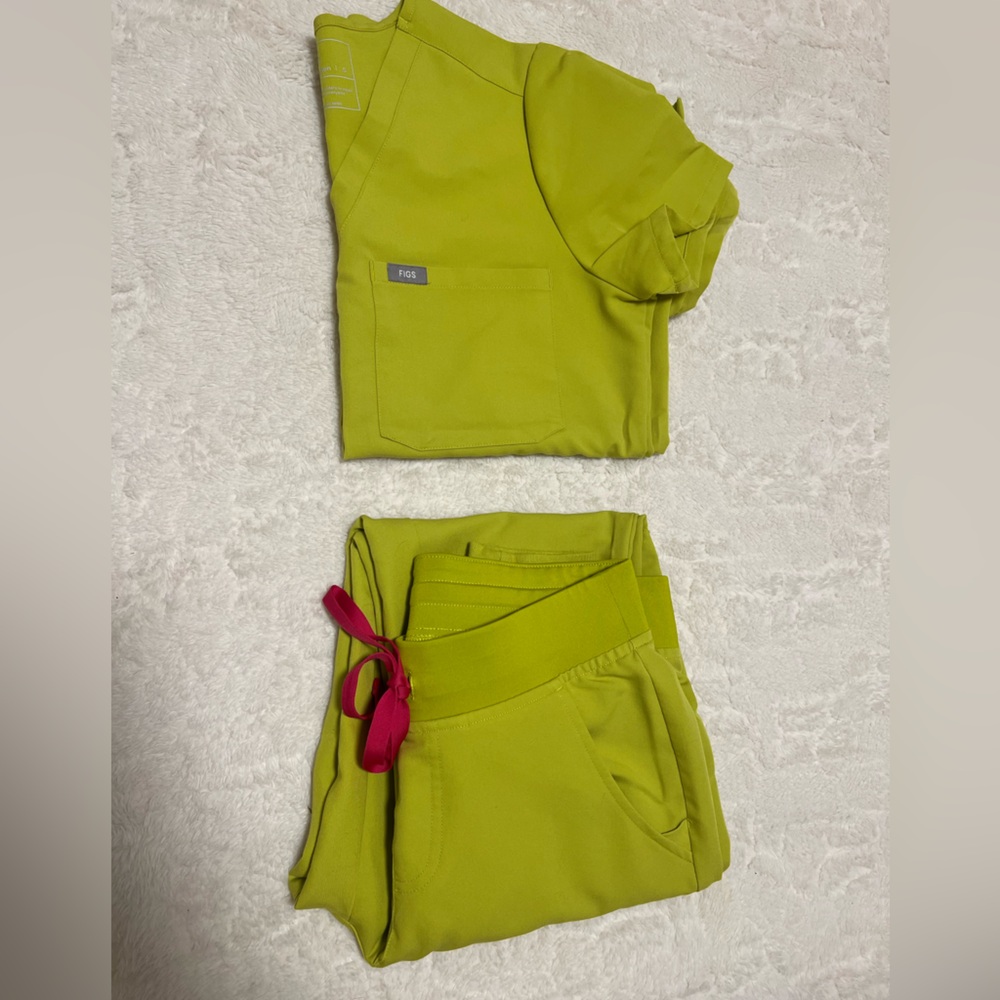 FIGS Lime Green Scrub Set